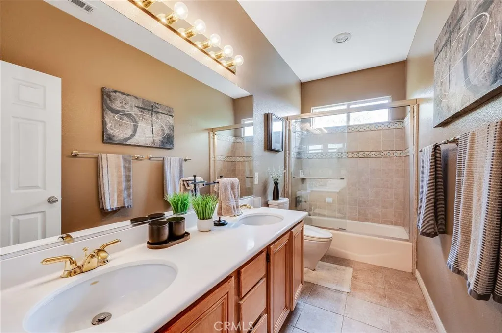Second floor full Bath