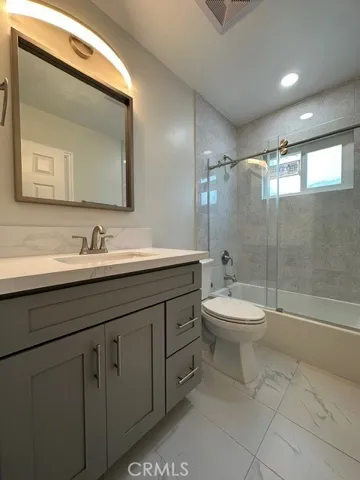 Full bathroom