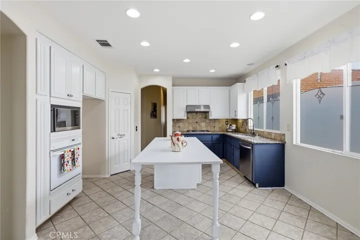 Spacious Kitchen has Walk-in Pantry