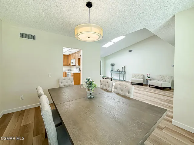 bLiving and Dining5
