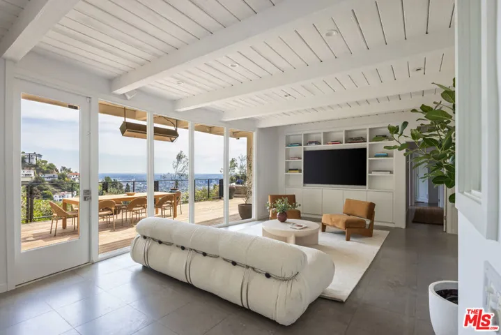 1568 Viewsite Drive, Los Angeles, California 90069