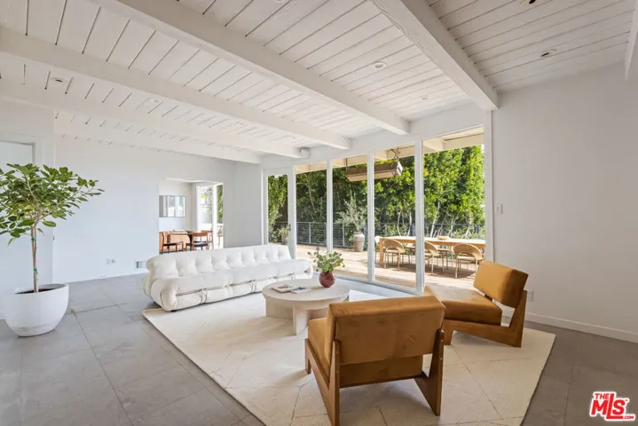 1568 Viewsite Drive, Los Angeles, California 90069