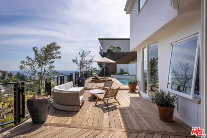 1568 Viewsite Drive, Los Angeles, California 90069