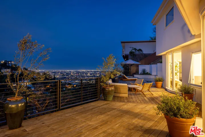 1568 Viewsite Drive, Los Angeles, California 90069