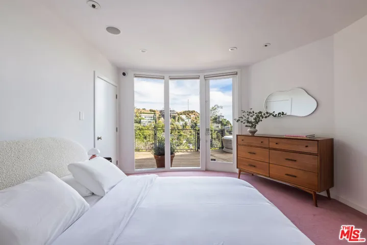 1568 Viewsite Drive, Los Angeles, California 90069