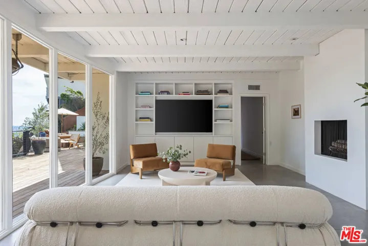 1568 Viewsite Drive, Los Angeles, California 90069