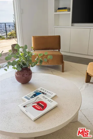 1568 Viewsite Drive, Los Angeles, California 90069
