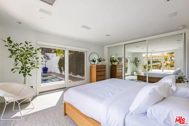 1568 Viewsite Drive, Los Angeles, California 90069