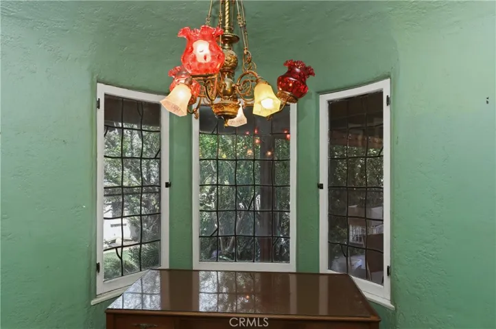 window detail in dining room