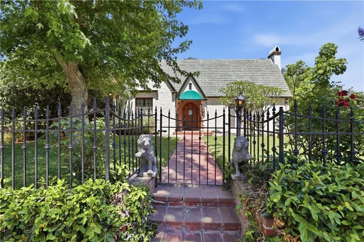 4579 University, Riverside, California 92501