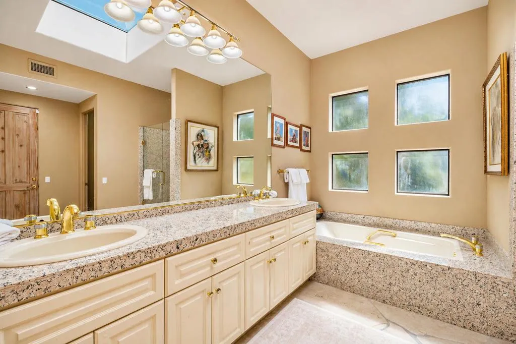 32 GMc Second primary suite bath
