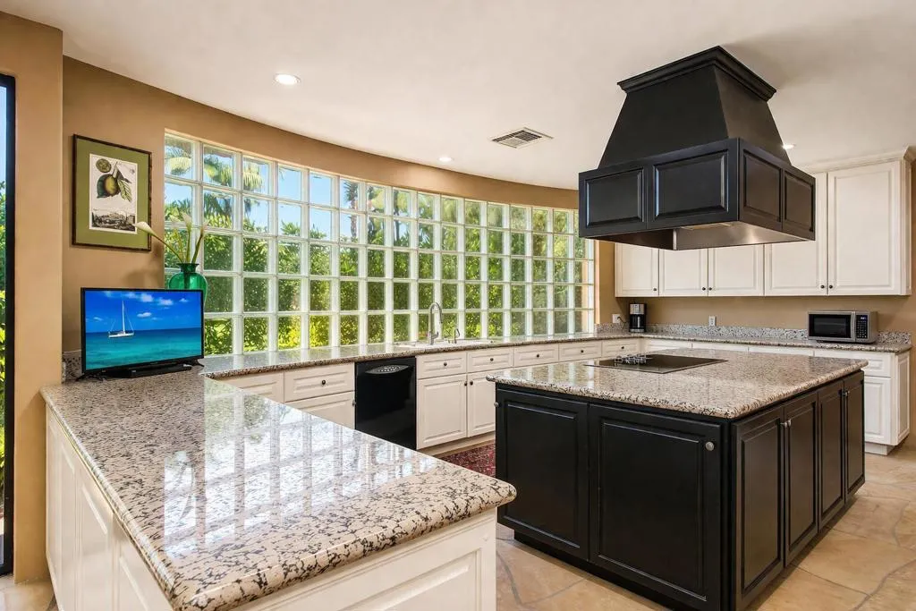 24 GMc 760-797-5197 KItchen toward block