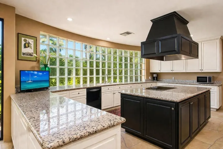 24 GMc 760-797-5197 KItchen toward block
