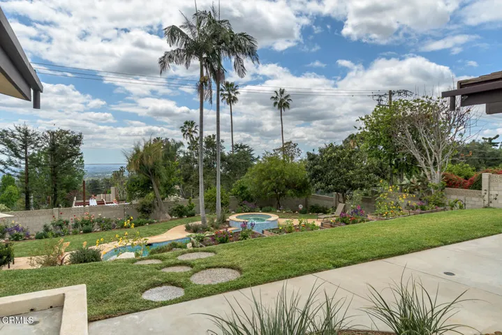 072_1724 E Loma Alta Dr_GYP-MLS