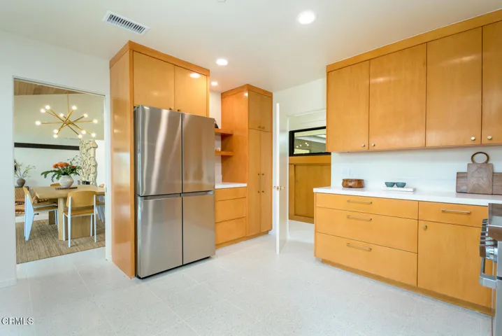 023_1724 E Loma Alta Dr_GYP-MLS