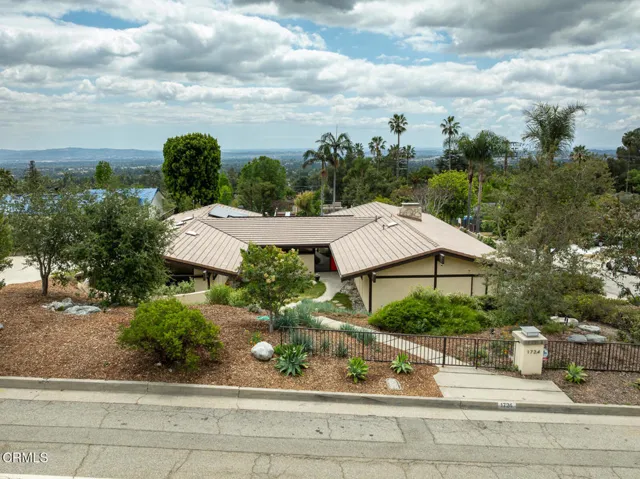 074_1724 E Loma Alta Dr_GYP-MLS