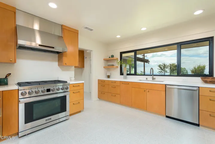 021_1724 E Loma Alta Dr_GYP-MLS