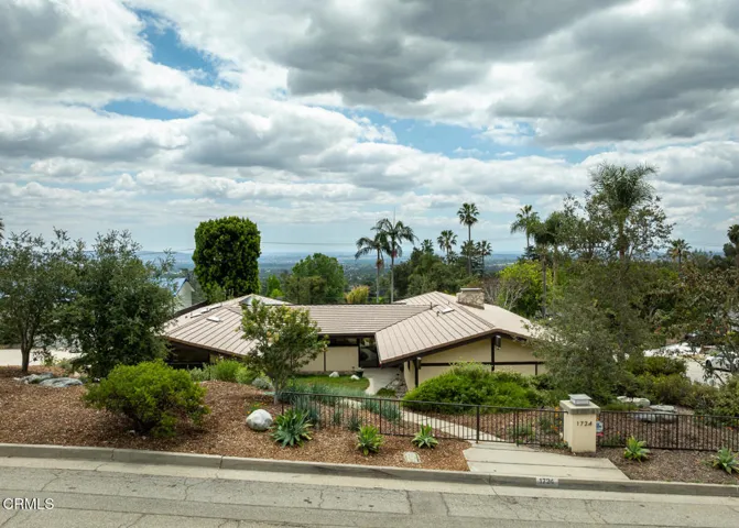 002_1724 E Loma Alta Dr_GYP-MLS