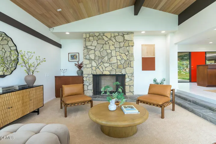 016_1724 E Loma Alta Dr_GYP-MLS