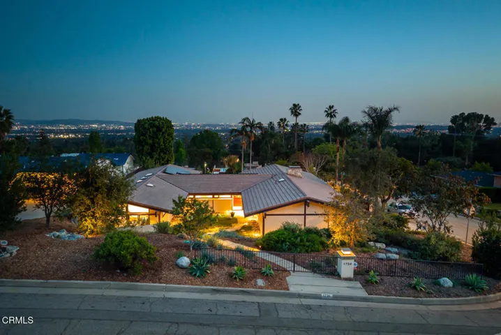 001_1724 E Loma Alta Dr_GYP-MLS