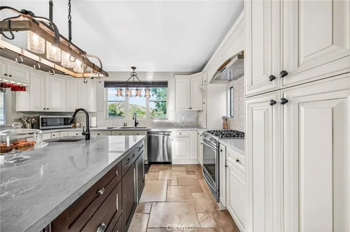 9312 Avenida Altura Bella, Cherry Valley, California 92223