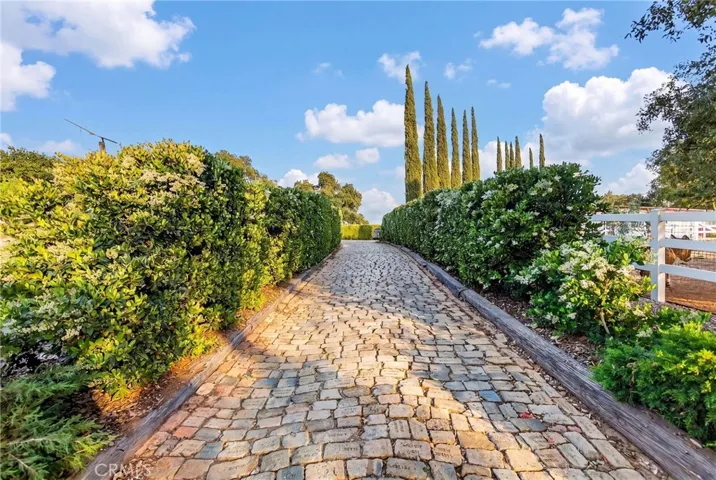 9312 Avenida Altura Bella, Cherry Valley, California 92223