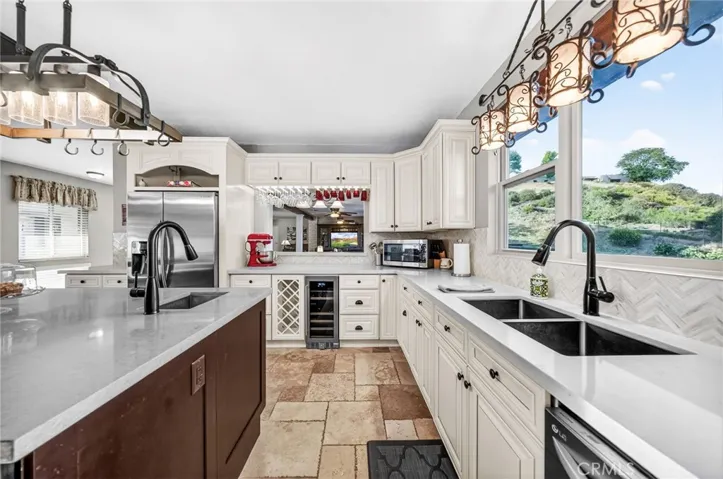 9312 Avenida Altura Bella, Cherry Valley, California 92223