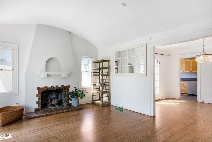 183 W Mariposa St 014-mls