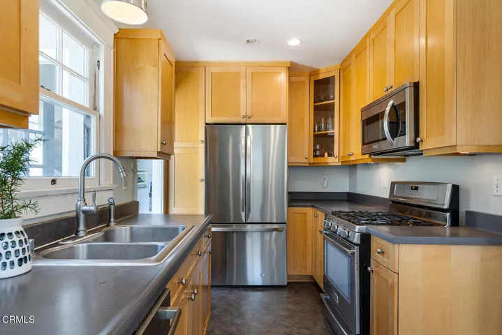 183 W Mariposa St 023-mls