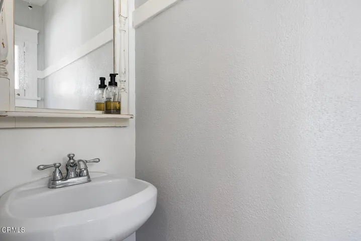 183 W Mariposa St 037-mls