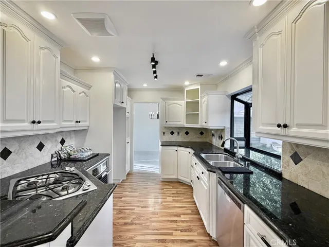 1160 Via Ravenna, Redlands, California 92374