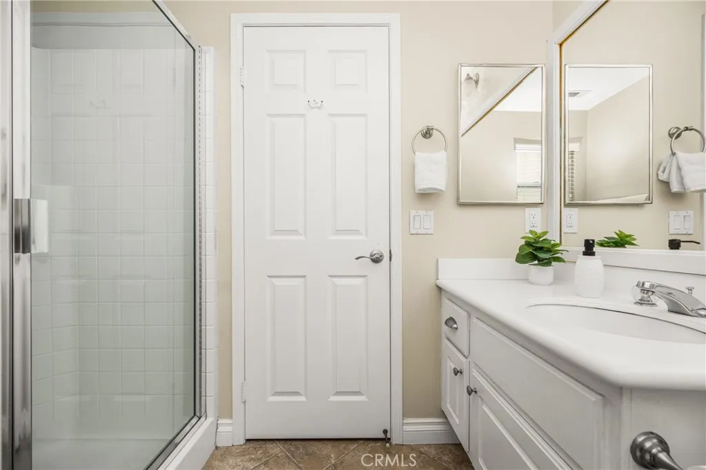 Downstairs full bathroom