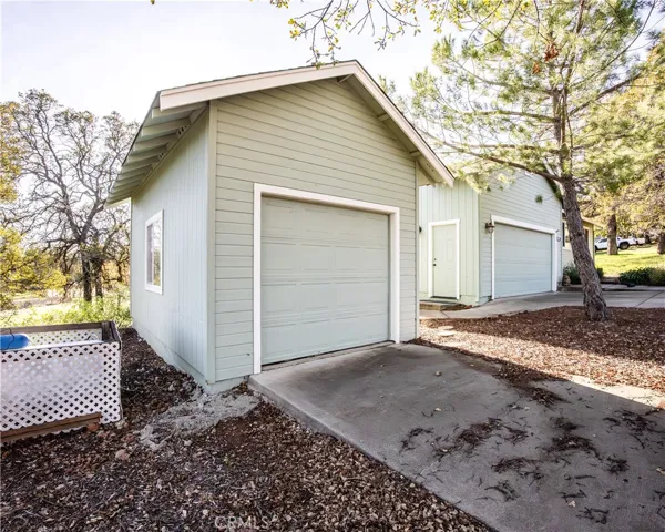 Additional garage/shop