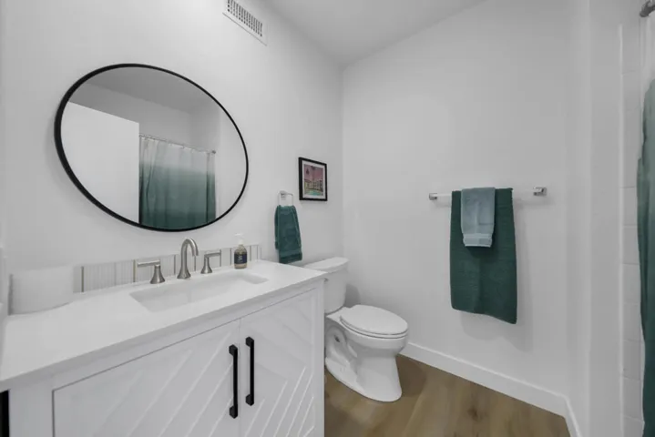 048 GUEST BATH