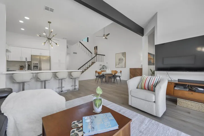 001 OPEN LIVING AREA