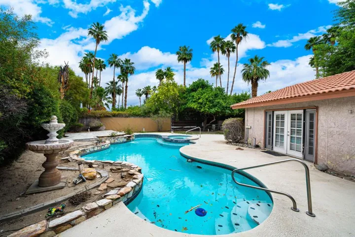 3174 E Cajon Circle,