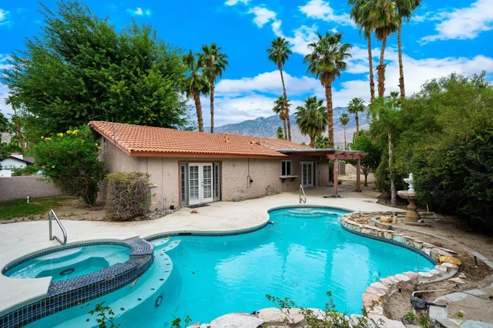 3174 E Cajon Circle,
