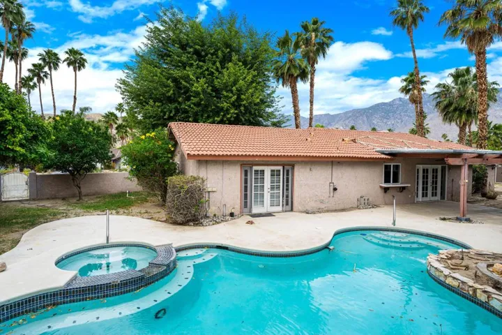 3174 E Cajon Circle,
