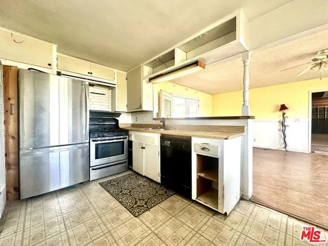 15561 Ash Street, Hesperia, California 92345