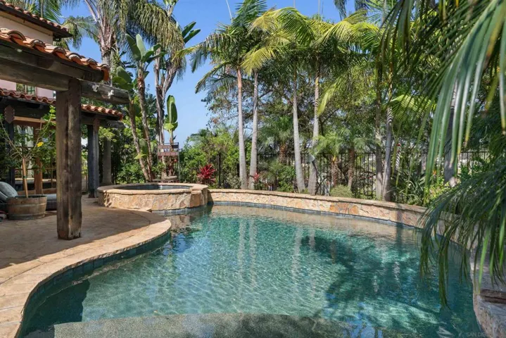 417 El Sueno, Solana Beach, California 92075