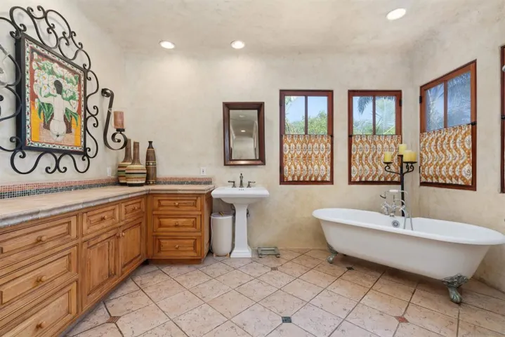 417 El Sueno, Solana Beach, California 92075