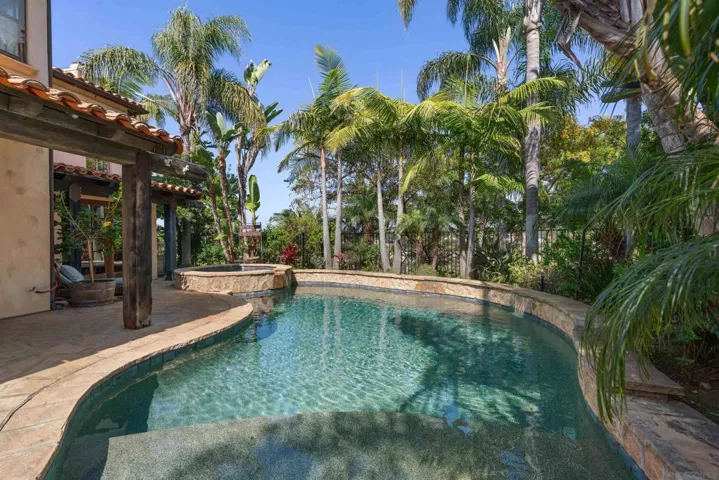 417 El Sueno, Solana Beach, California 92075