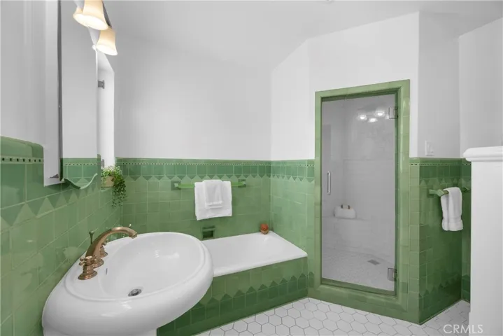 Primary waterfront     en-suite bathroom with separate shower and tub
