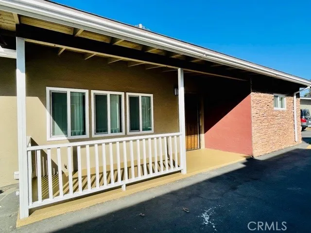 2536 Orange Avenue E, Costa Mesa, California 92627