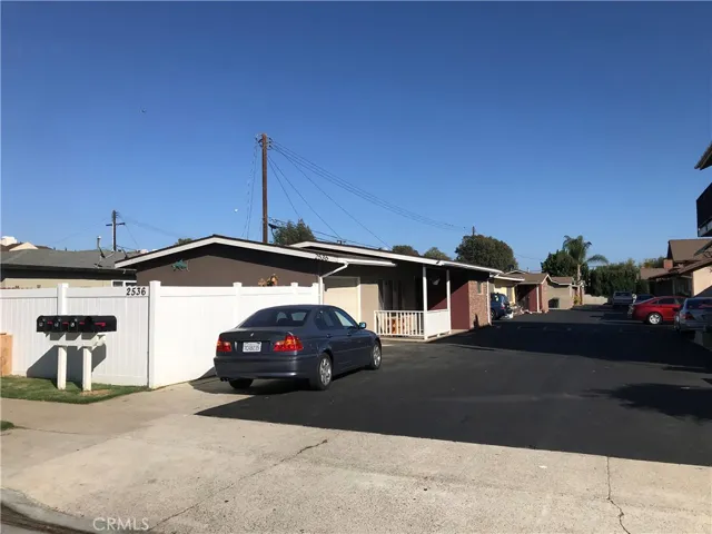 2536 Orange Avenue E, Costa Mesa, California 92627