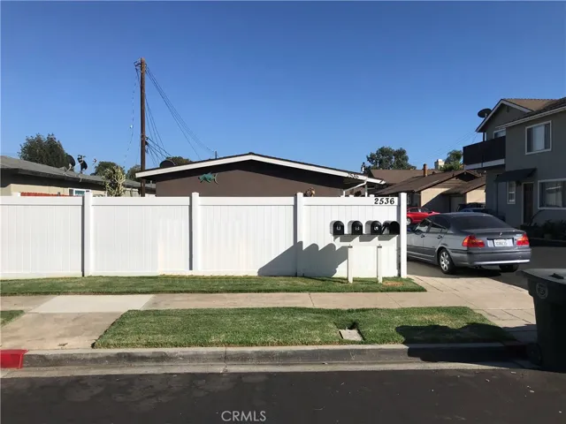 2536 Orange Avenue E, Costa Mesa, California 92627