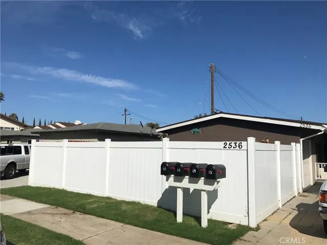 2536 Orange Avenue E, Costa Mesa, California 92627