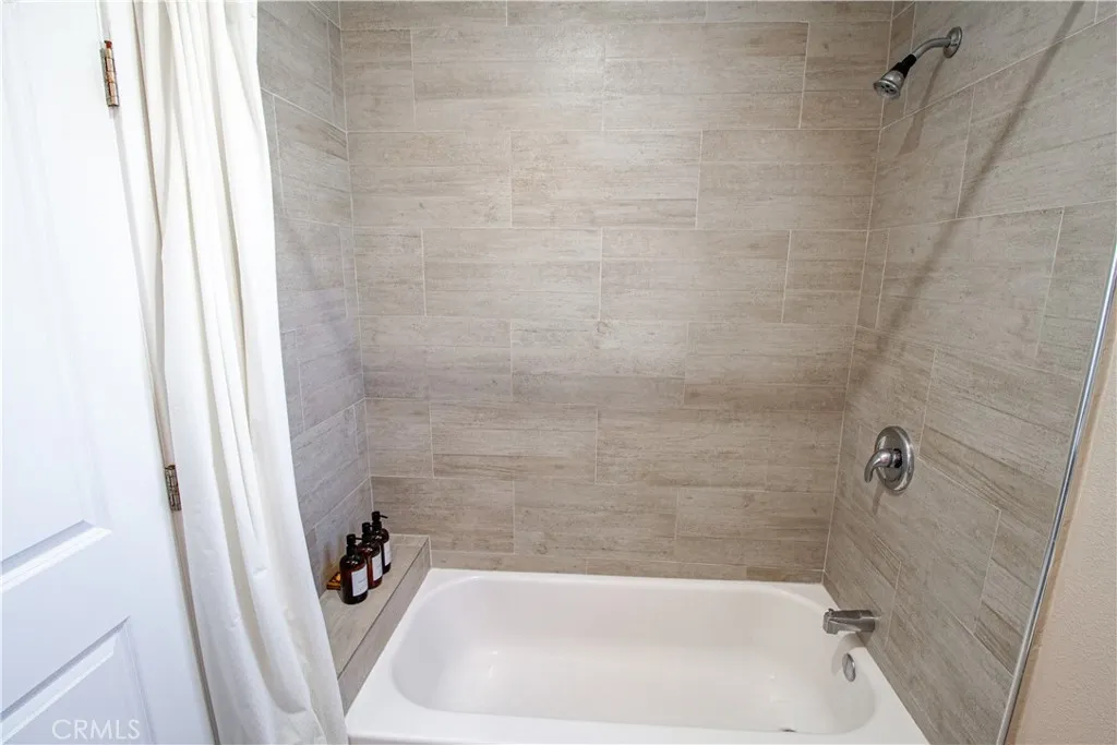 2nd bedroom bath