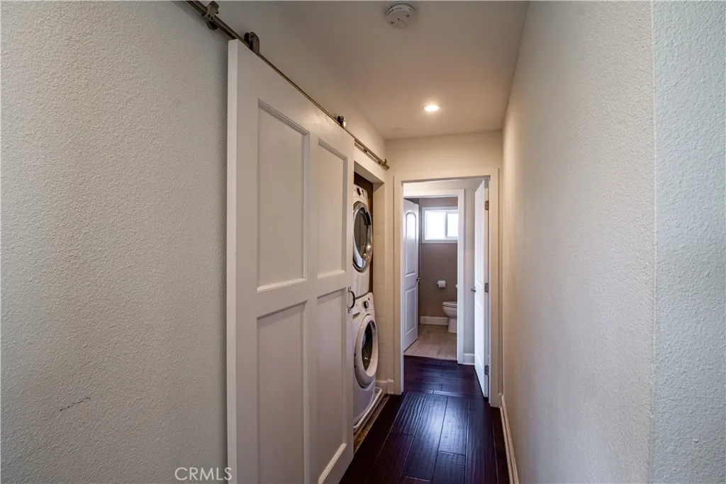 hallway into 2nd bedroom