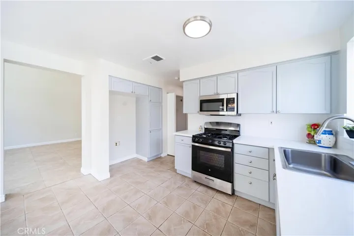 877 Willowcreek, Corona, California 92878